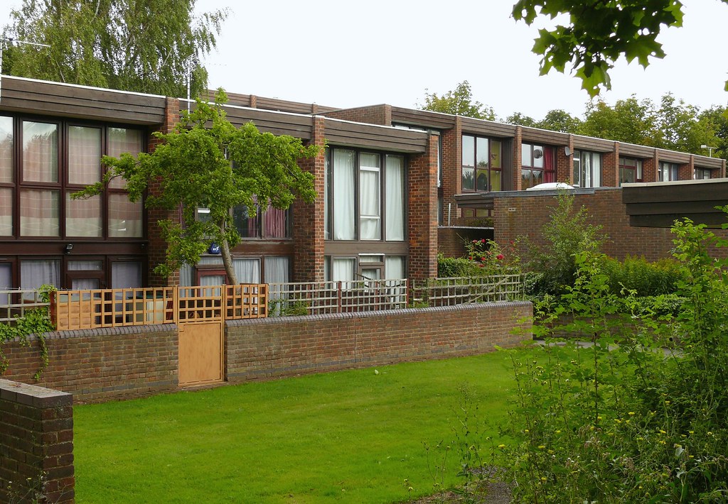 HOUSING ASSOCIATIONS IN MILTON KEYNES HOUSING ASSOCIATIONS IN MILTON KEYNES