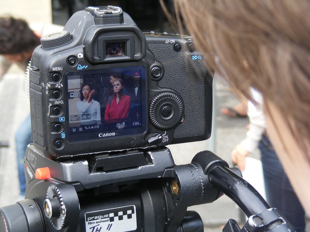 BEST DEALS ON CAMERAS BEST DEALS ON CAMERAS