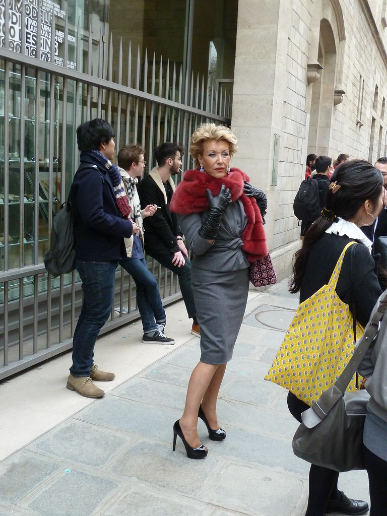 HAIRSTYLES FOR MATURE WOMEN OVER 50