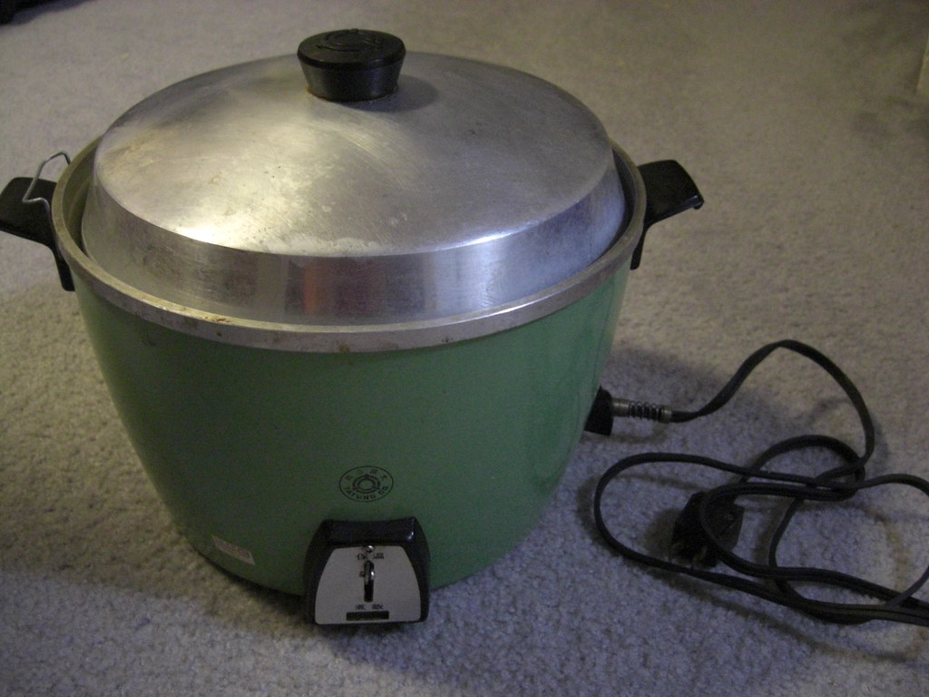 10 CUP RICE COOKER. RICE COOKER