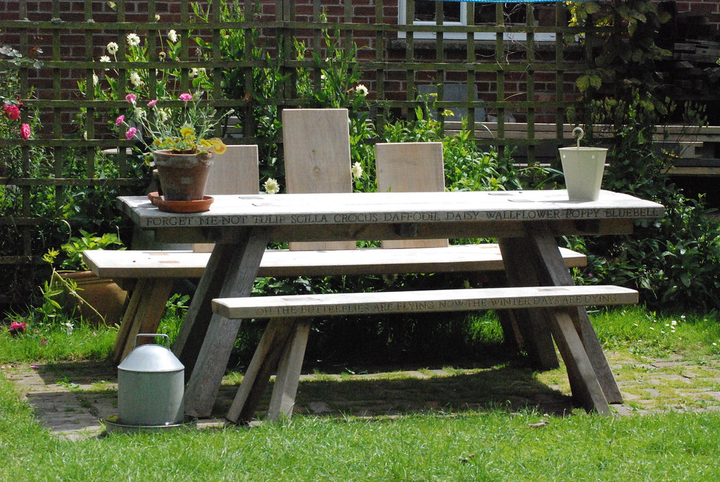 GARDEN LOVE SEAT. GARDEN LOVE » Garden Love Seat. Garden City