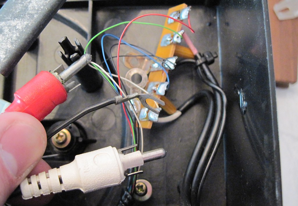 HOW TO MAKE A VGA TO RCA CABLE