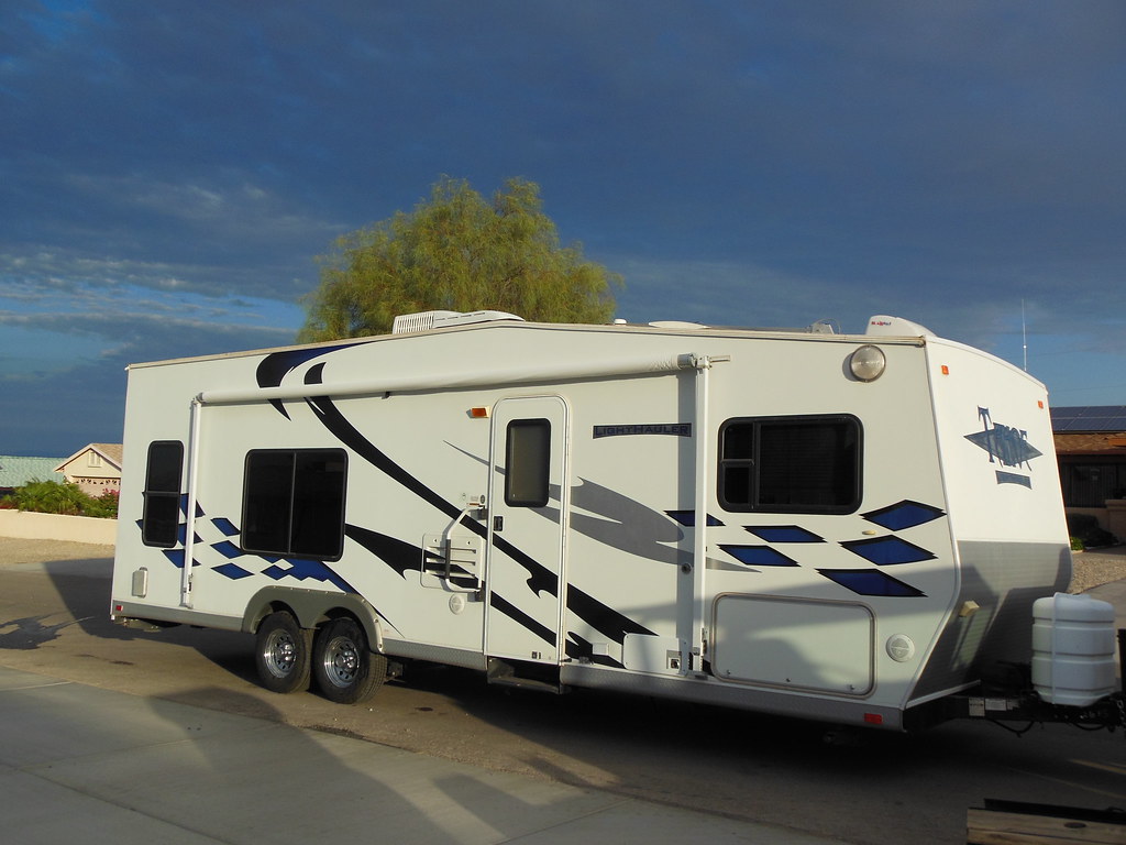 SMALL FIFTH WHEEL TOY HAULER SMALL FIFTH WHEEL TOY HAULER