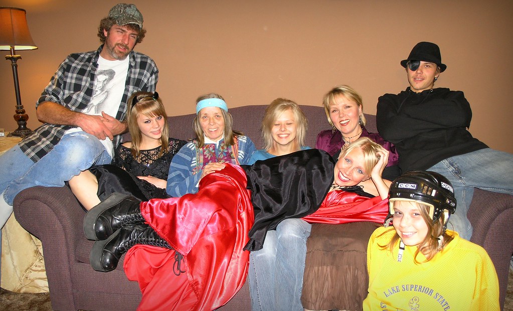 HOCKEY PLAYERS PARTYING