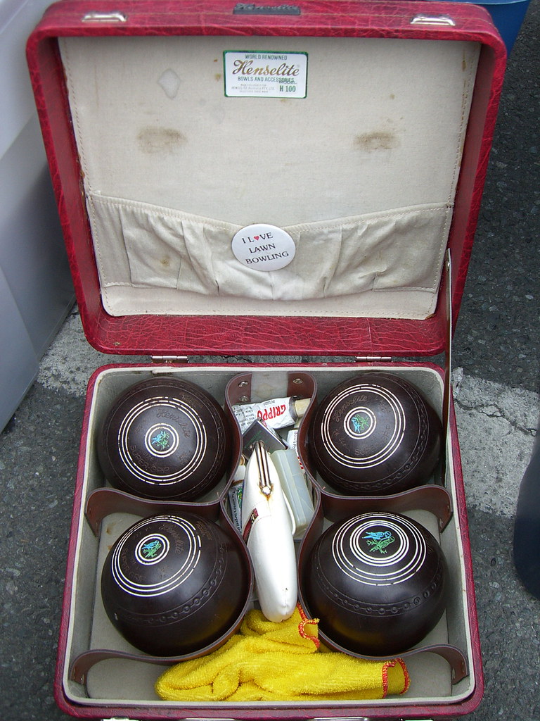 LAWN BOWLING SET LAWN BOWLING SET