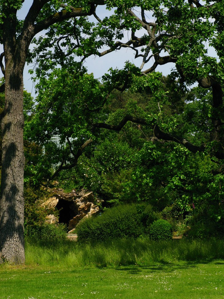 SHENSTONE GARDEN CENTRE