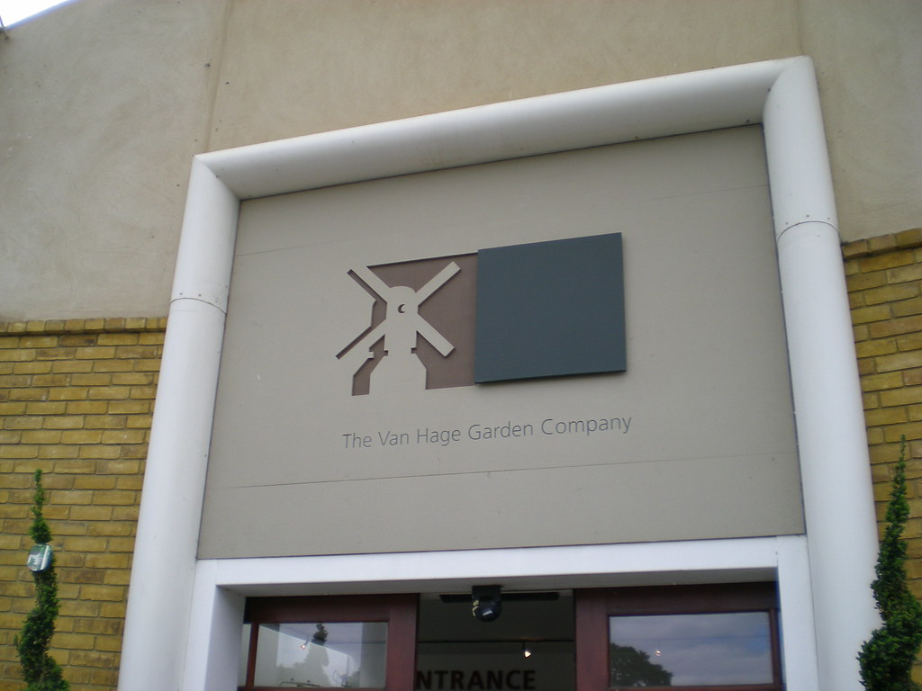 Van Hage Garden Centre GARDEN TABLES AND CHAIRS