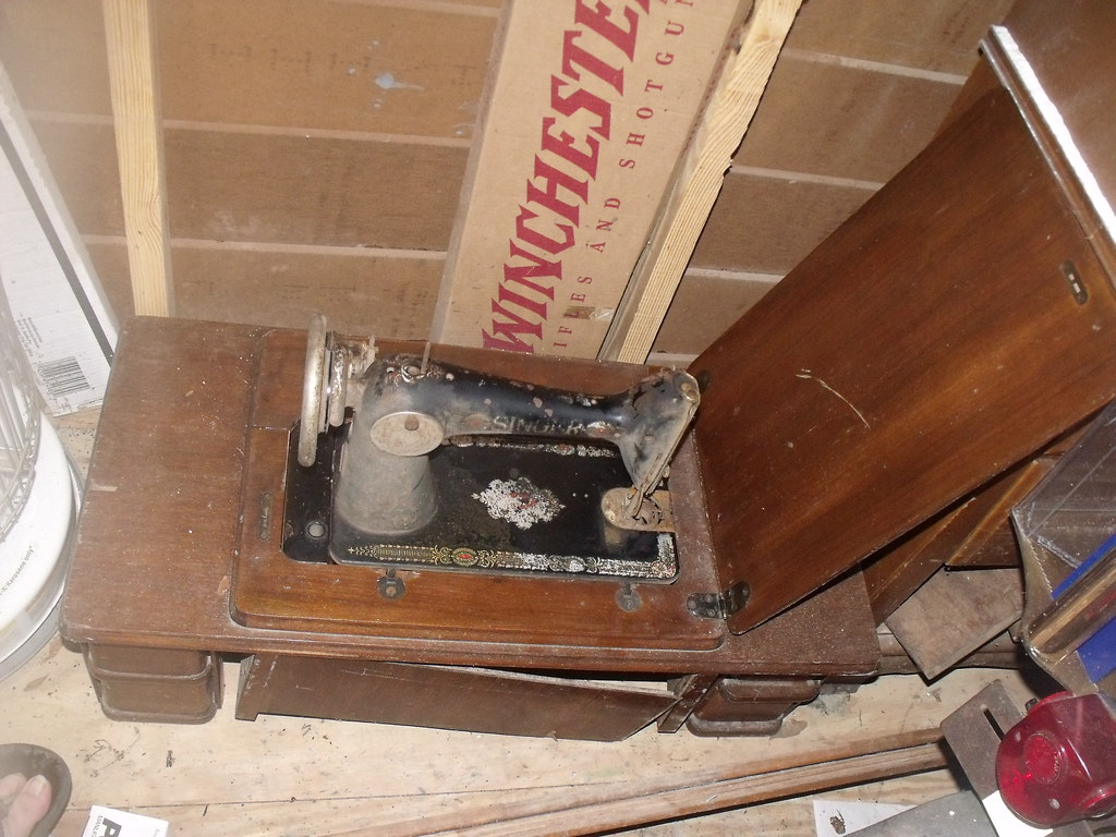 ANTIQUE SINGER SEWING MACHINES SERIAL NUMBER