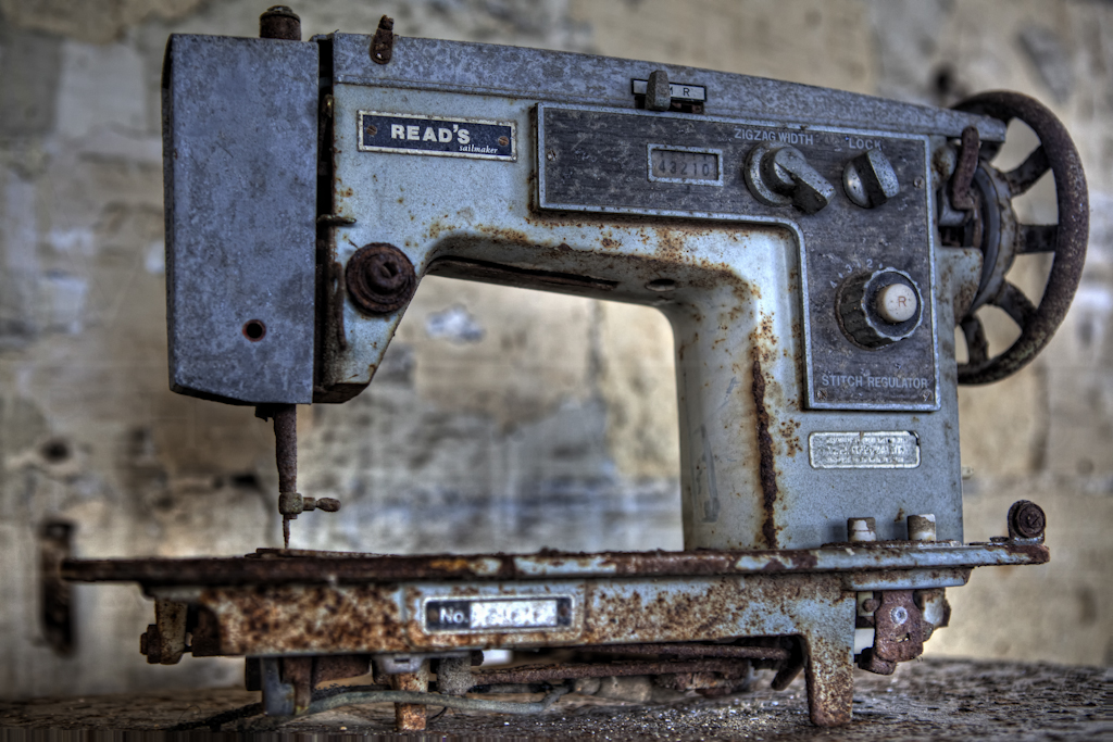 VINTAGE INDUSTRIAL SEWING MACHINES VINTAGE INDUSTRIAL SEWING MACHINES