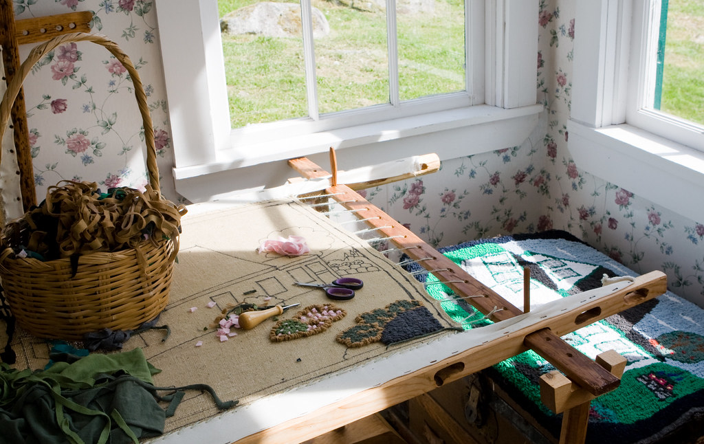 PRIMITIVE RUG HOOKING KITS PRIMITIVE RUG BABY PINK RUG