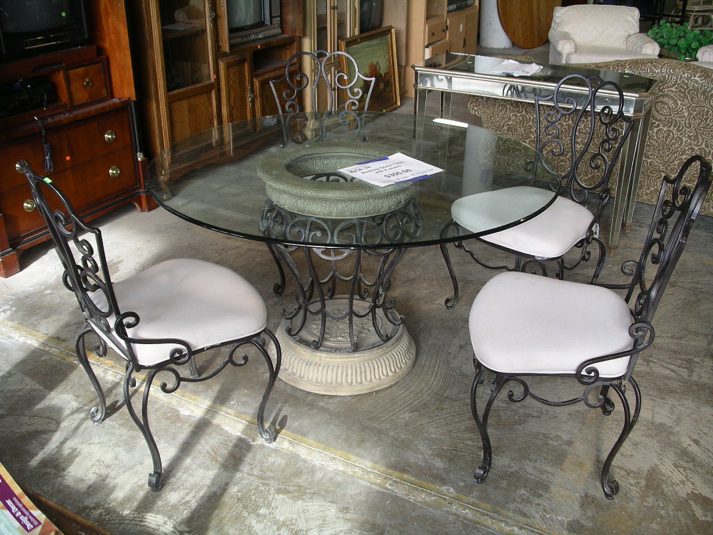 ROUND GLASS FOR TABLE TOP ROUND GLASS FOR BISTRO TABLE COVERS