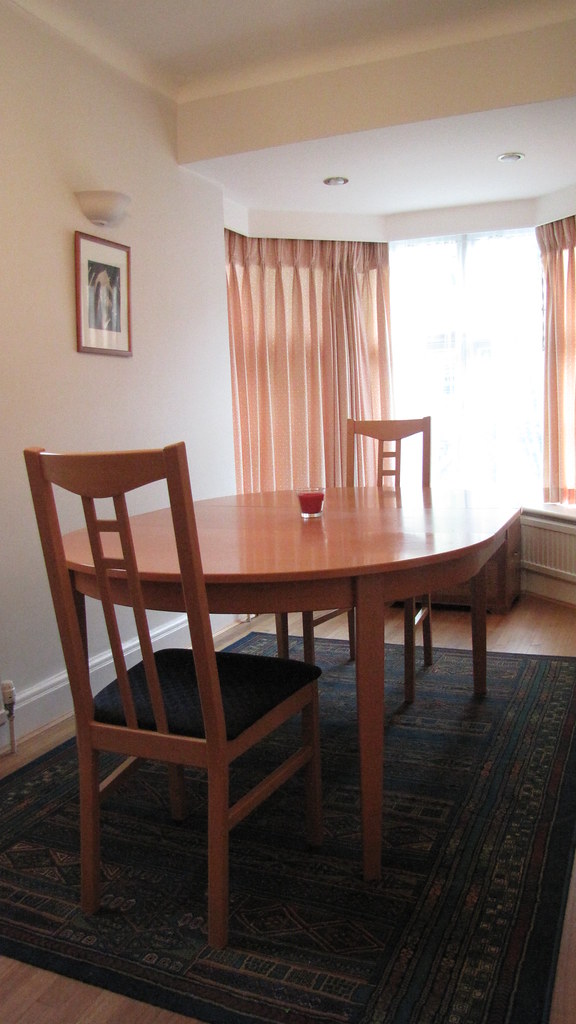 APARTMENT SIZE DINING TABLE. APARTMENT SIZE 60 X 60 SQUARE DINING TABLE