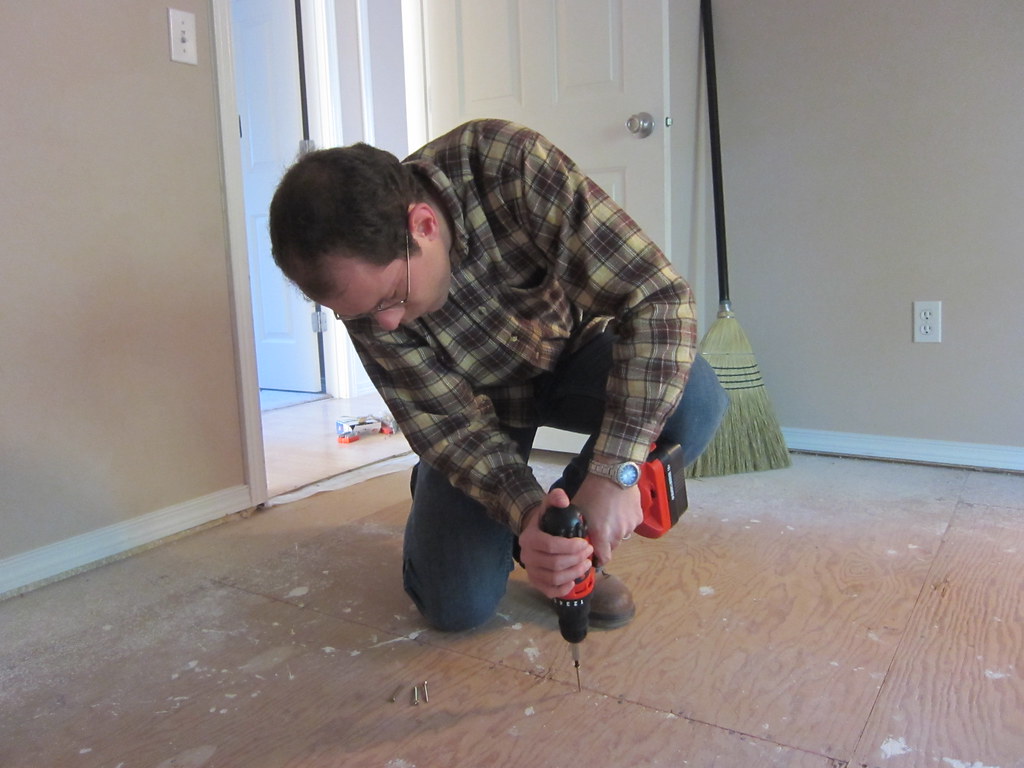 FIX SQUEAKY FLOOR SQUEAKY FLOOR 13TH FLOOR DALLAS TEXAS