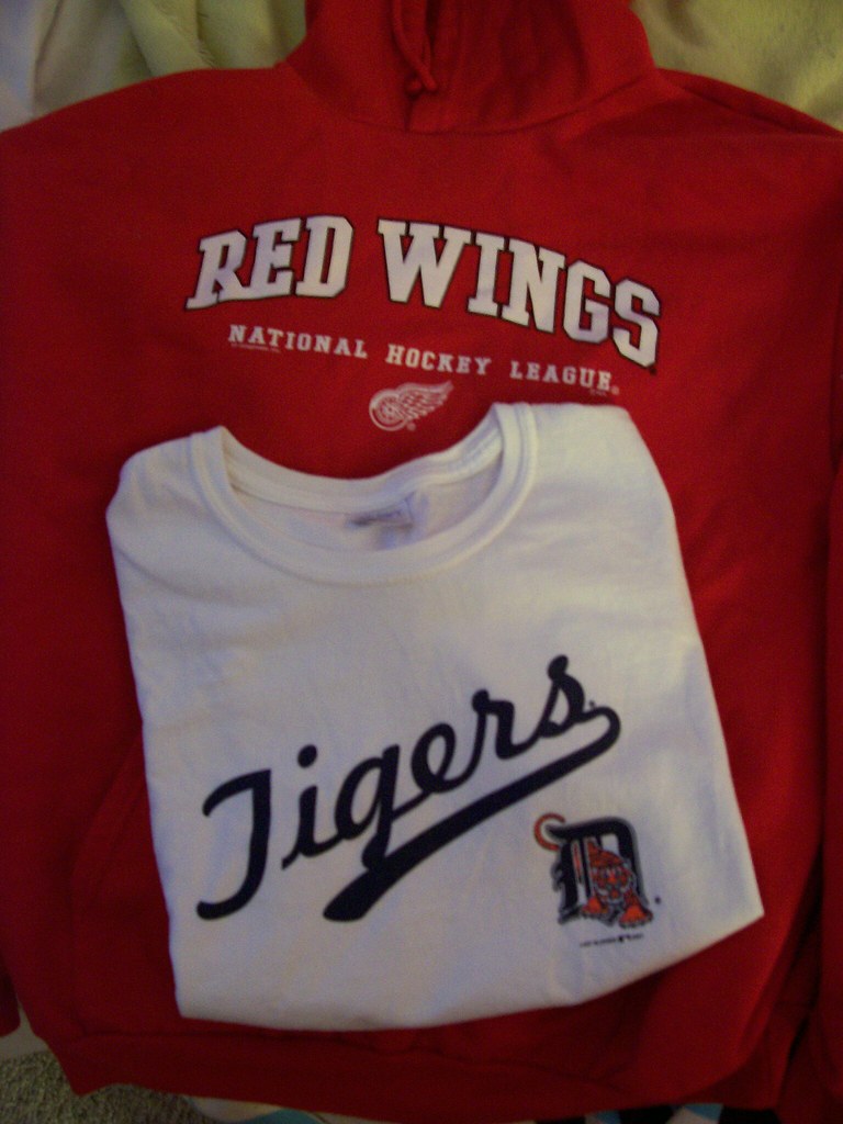 DETROIT RED WINGS T SHIRTS WINGS T SHIRTS AUDREY HEPBURN T SHIRT