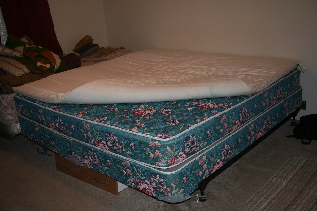 AIR FILLED MATTRESS TOPPER. MATTRESS TOPPER 5 IN 1 AIR BED