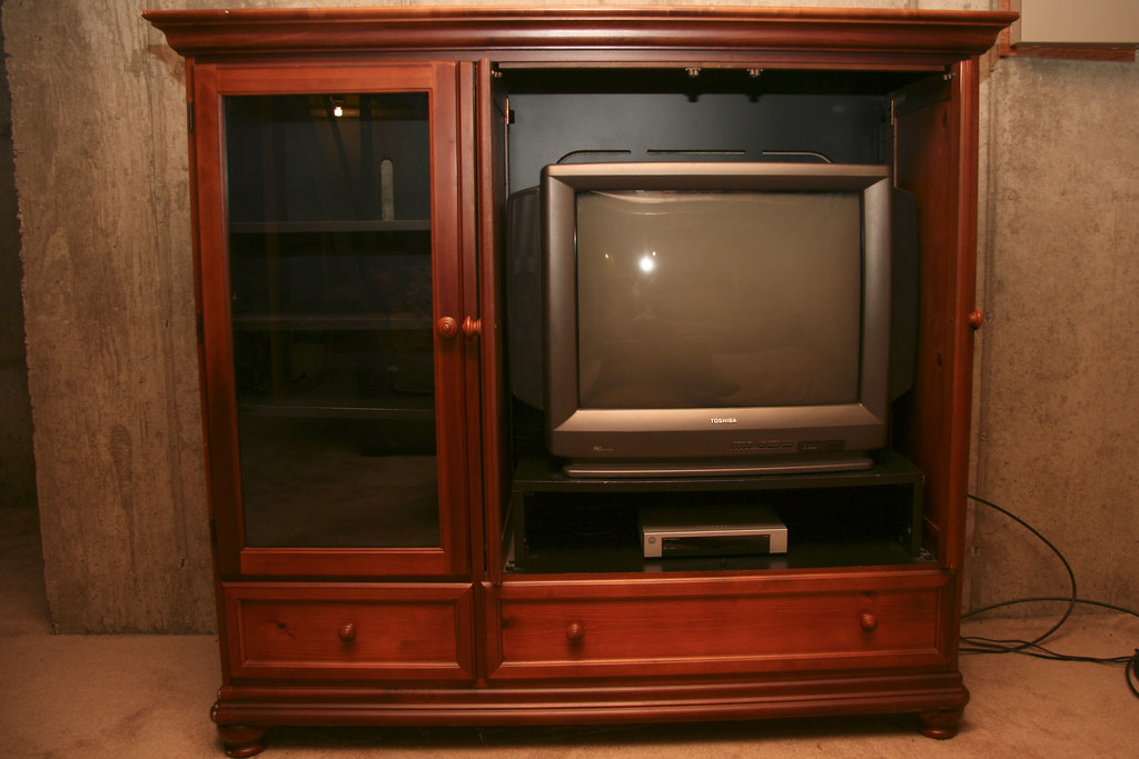 HIDE TV FURNITURE HIDE TV AMISH DOLL FURNITURE