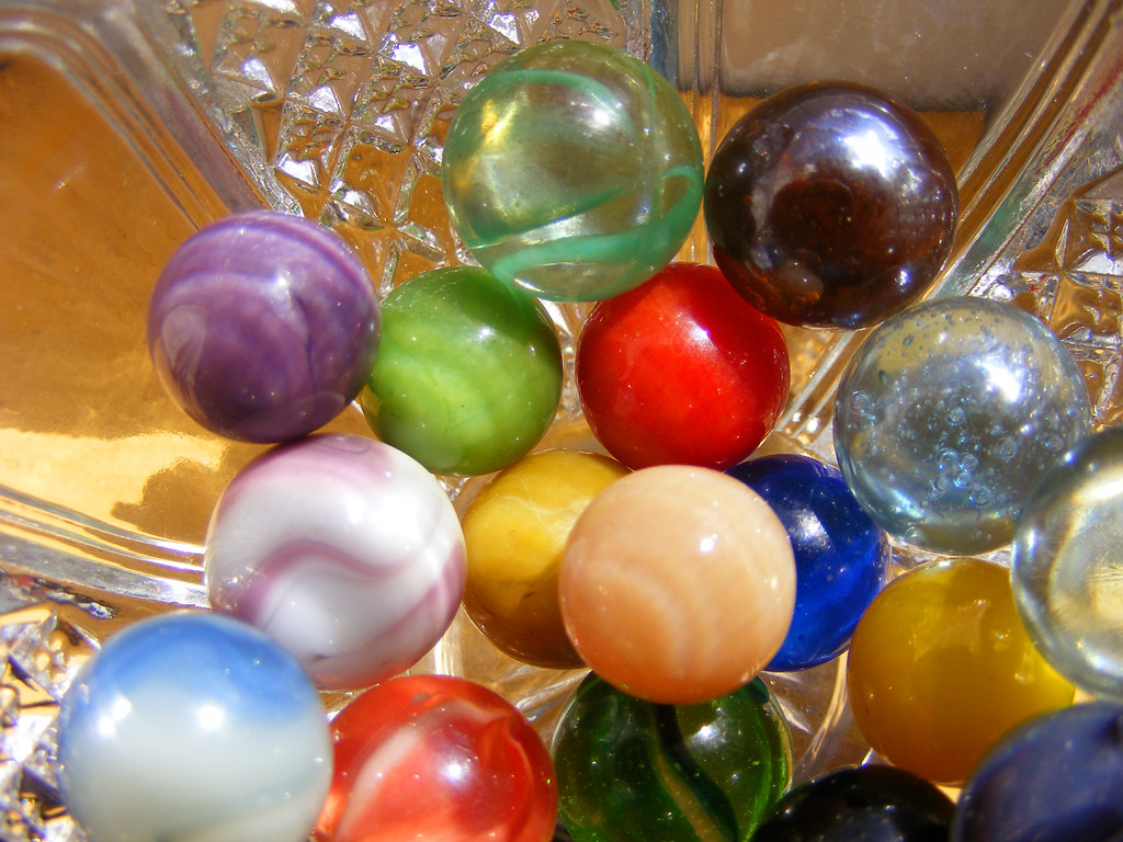 30 ROUND ACCENT TABLE