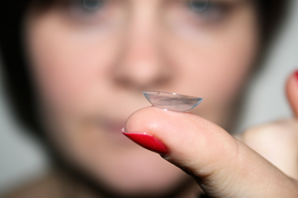 AGE TO WEAR CONTACT LENSES