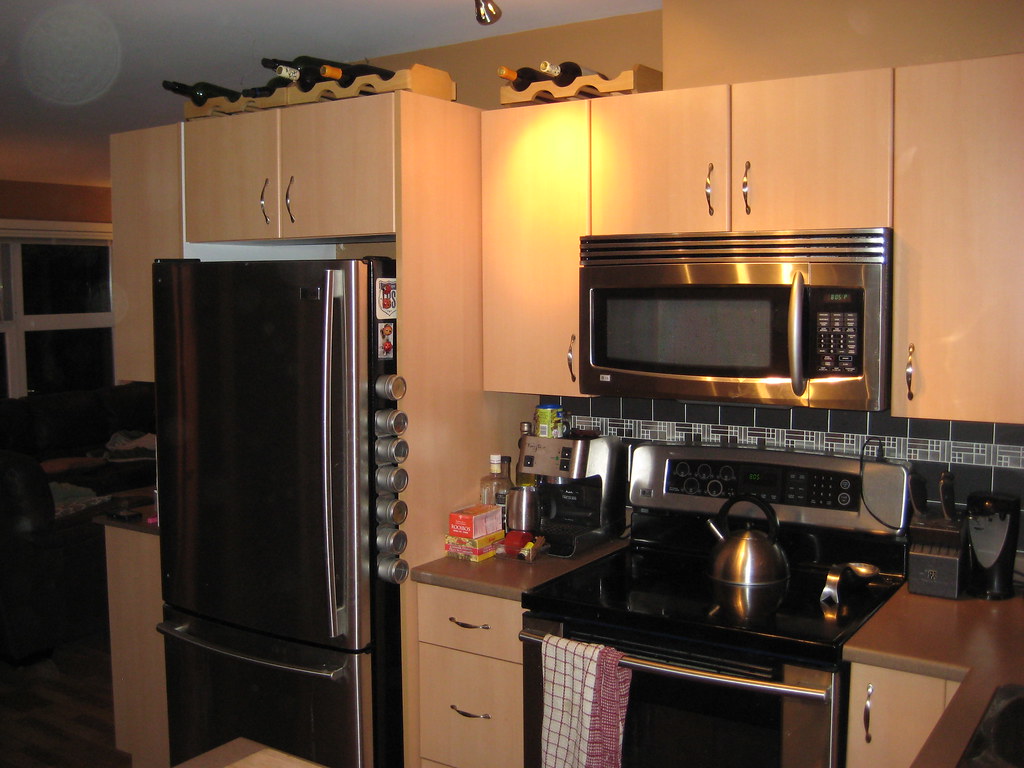 APARTMENT SIZED REFRIGERATORS