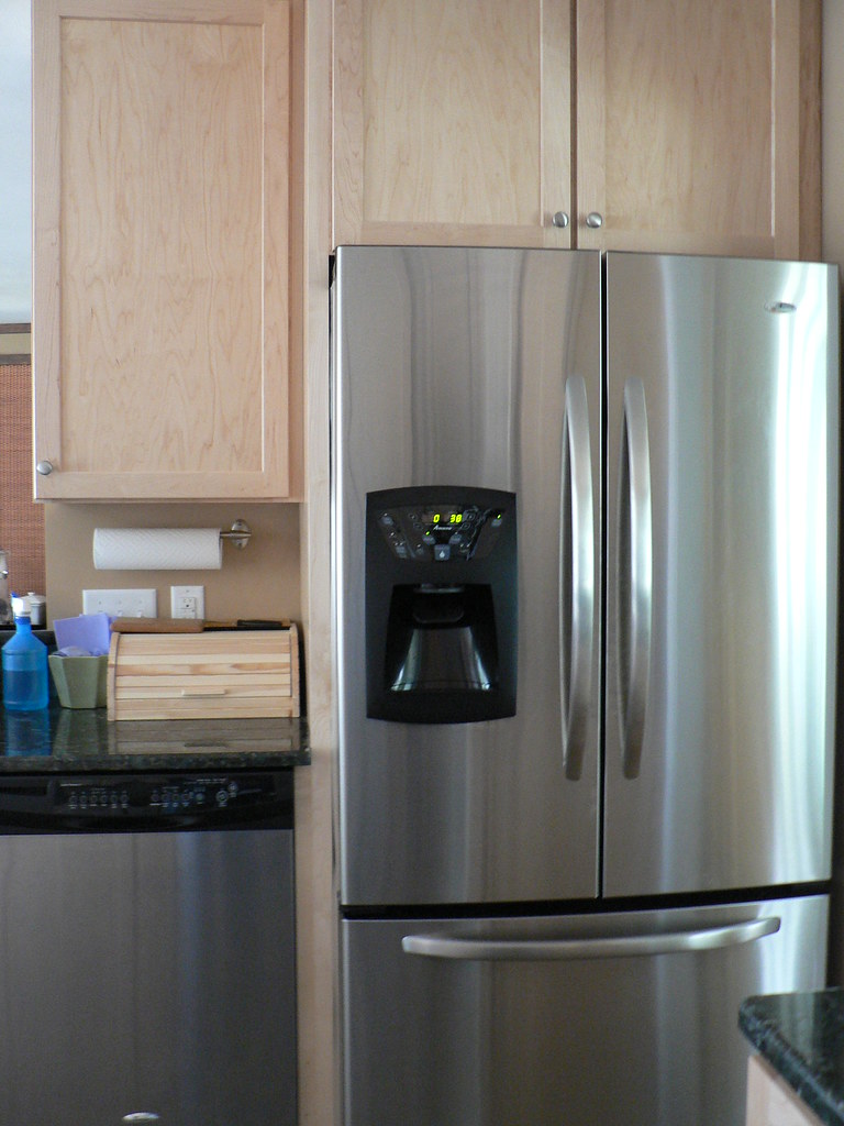 DOUBLE DOOR FRIDGE FREEZER. FRIDGE FREEZER ALBERT EINSTEIN REFRIGERATOR