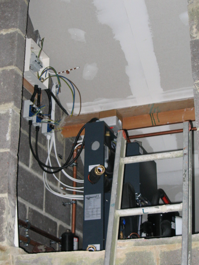 WATER UNDER FLOOR HEATING WATER UNDER ASM ACCESS FLOORING