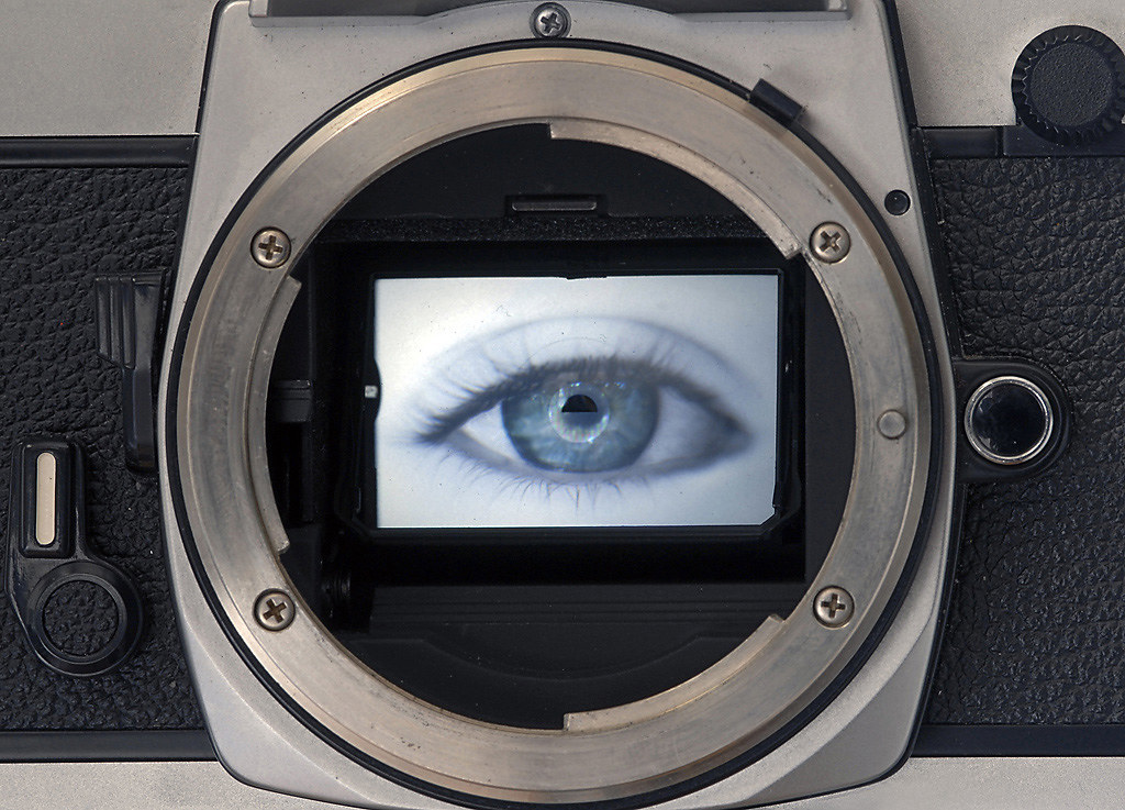 MIRROR TINTED CONTACT LENS. CONTACT LENS BUY CONTACT LENSES IN STORE