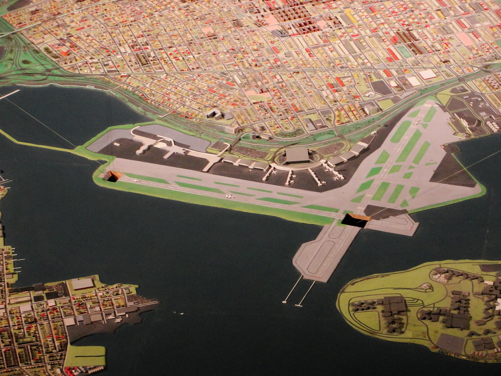 LAGUARDIA AIRPORT FLIGHT INFORMATION LAGUARDIA AIRPORT AUSTRALIAN DOMESTIC FLIGHT