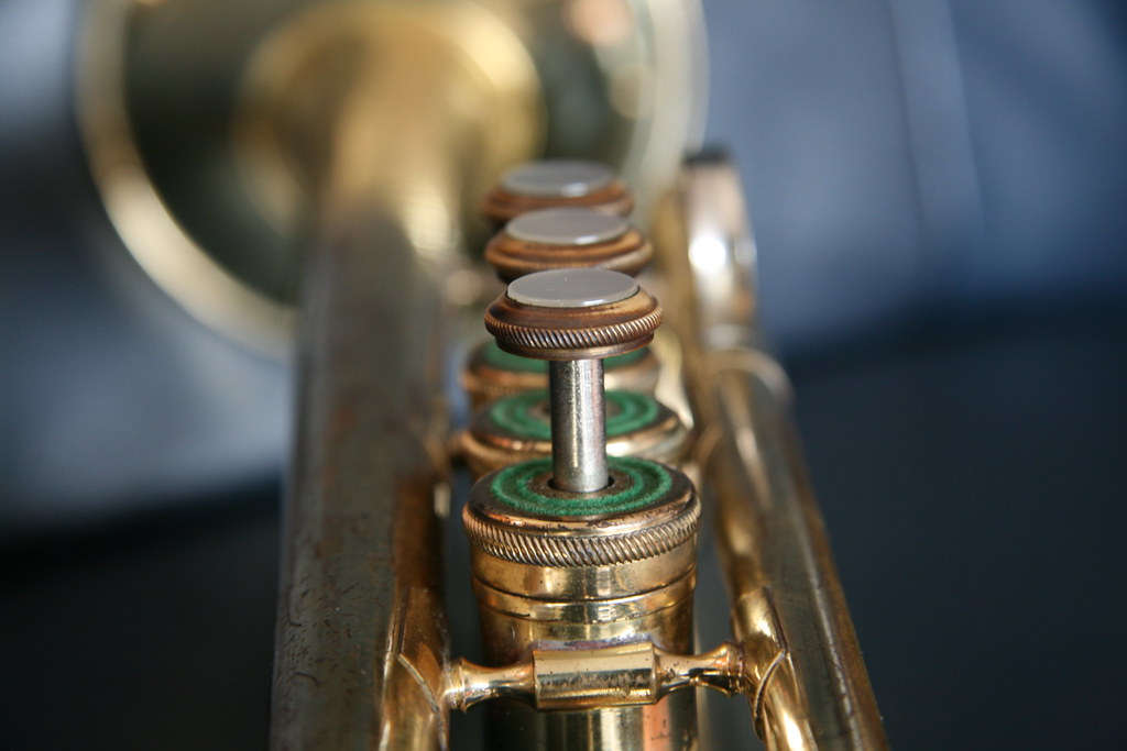 MARTIN COMMITTEE TRUMPET FOR SALE. MARTIN COMMITTEE TRUMPET 10 STRING