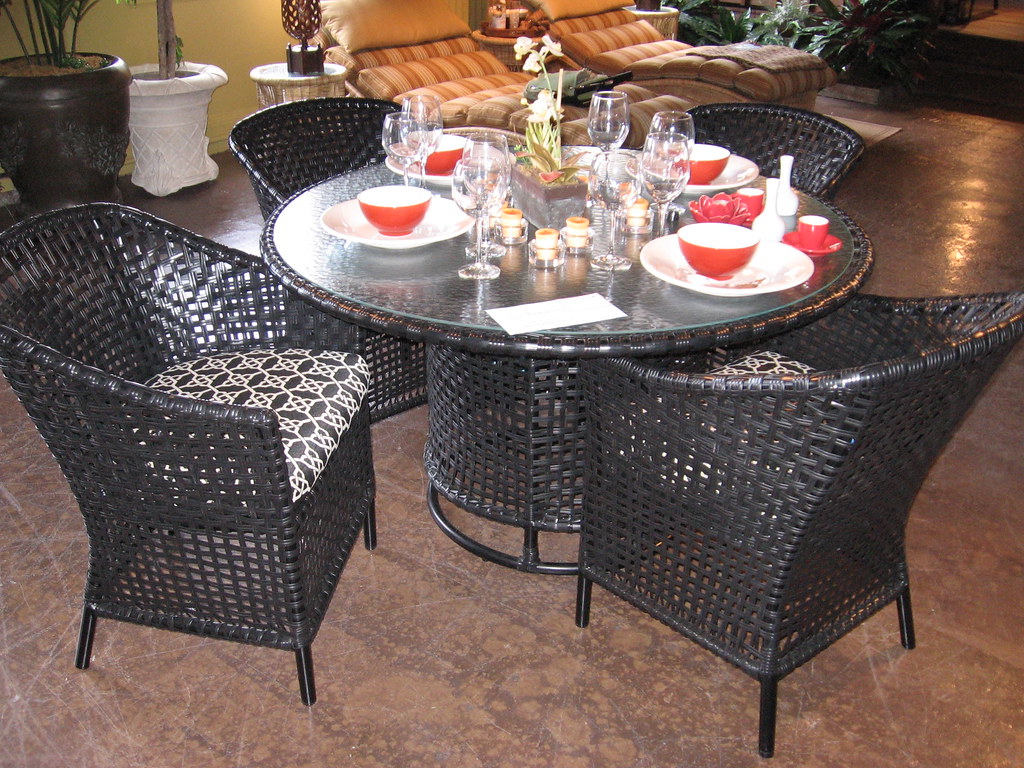 GLASS TOP ROUND DINING TABLE GLASS TOP ROUND 48 INCH GLASS TABLE