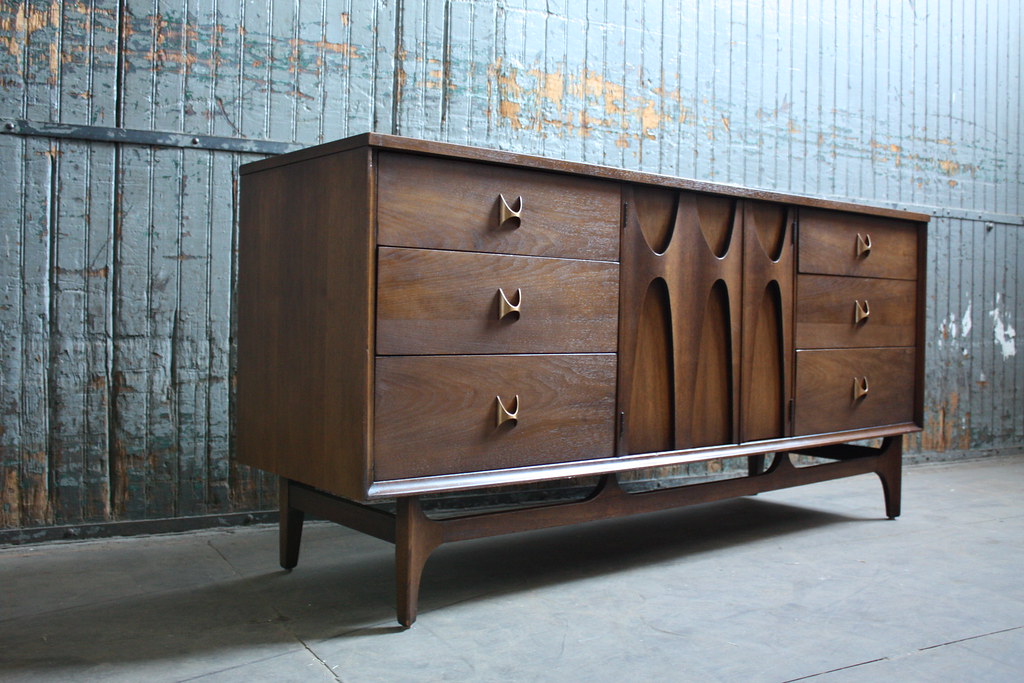 BROYHILL FURNITURE SHOWROOM. BROYHILL FURNITURE ALL PETS FURNITURE