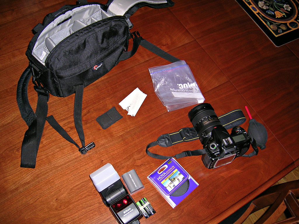 LOWEPRO PHOTO RUNNER CAMERA BAG. LOWEPRO PHOTO RUNNER AXIS CAMERA PORT