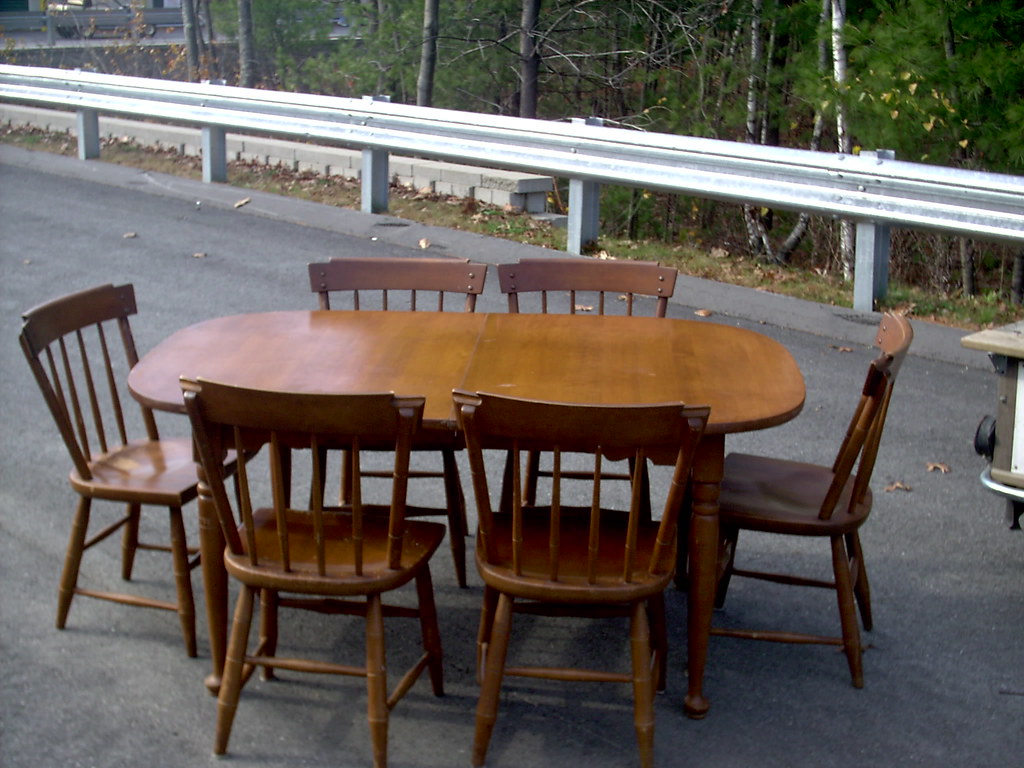 MAPLE DINING ROOM TABLE AND CHAIRS MAPLE DINING ROOM 3 PIECE