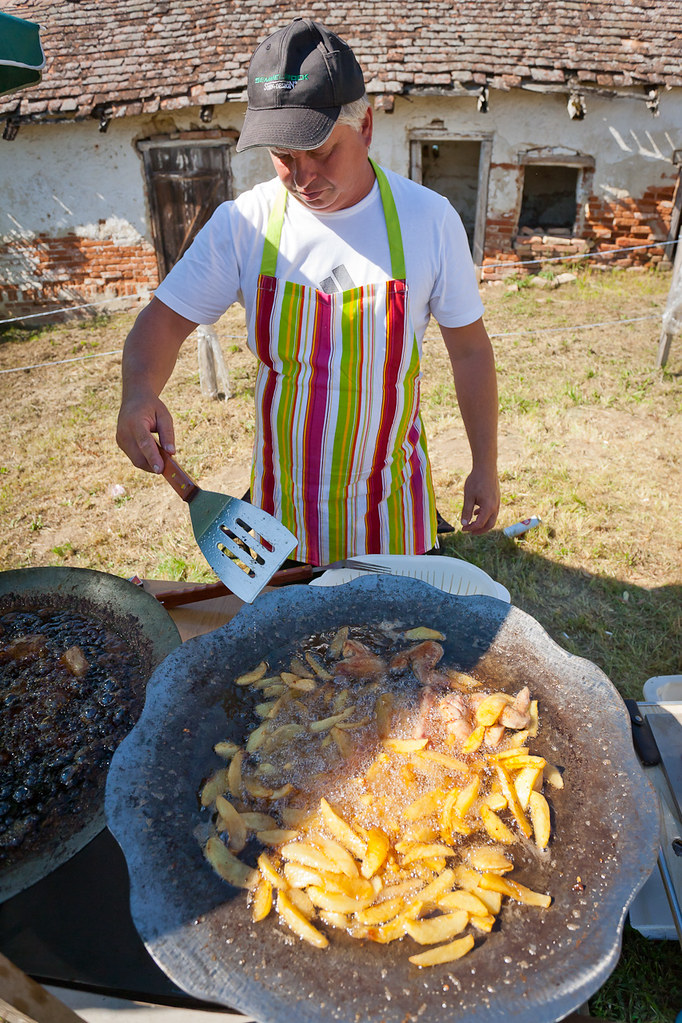OUTDOOR WOK COOKING WOK COOKING AMERICAN HOME COOKING