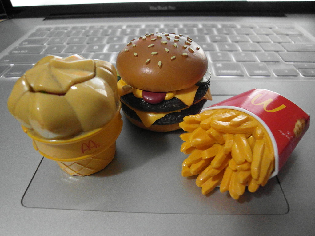 COLLECTIBLE MCDONALDS TOYS COLLECTIBLE MCDONALDS ALVIN AND THE