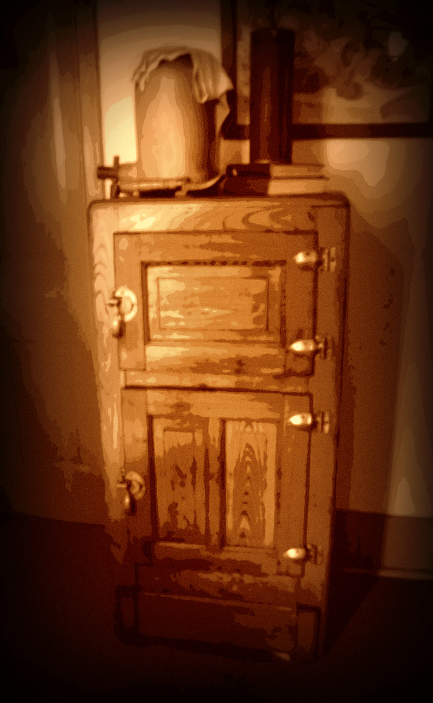 ANTIQUE OAK ICE BOXES. ANTIQUE OAK 1 BOTTLE WINE COOLER