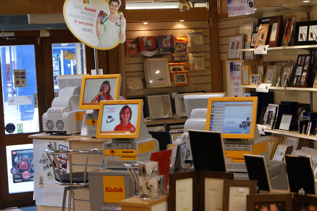 DIGITAL PHOTO PRINTING KIOSK. PRINTING KIOSK 4X6 PHOTO MATS