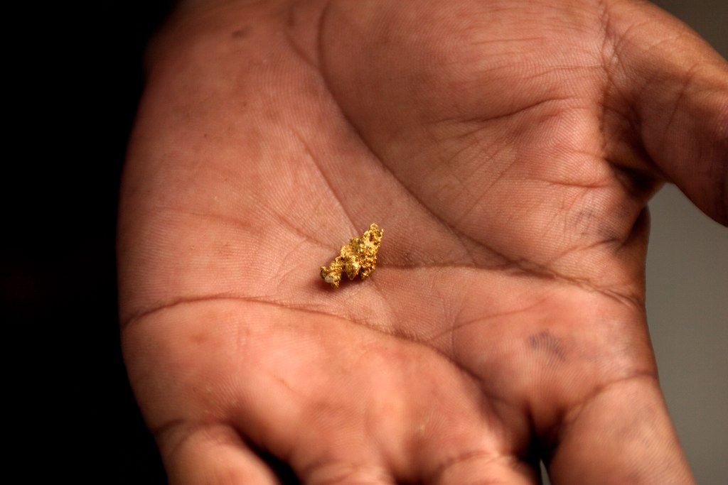 SMALL GOLD NUGGET. SMALL GOLD 1 OZ GOLD WORTH