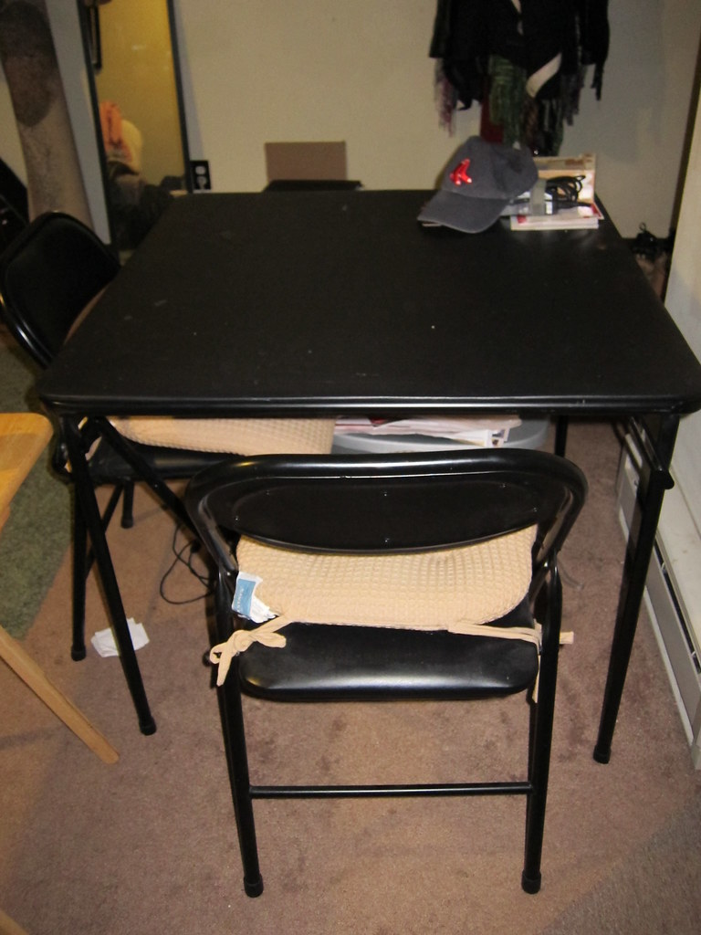 BLACK FOLDING TABLE AND CHAIRS. BLACK FOLDING TABLE 30 ROUND DINING TABLE