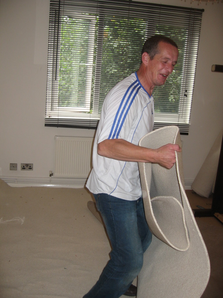 CARPET FITTER. CARPET ALL COTTON BATH RUGS