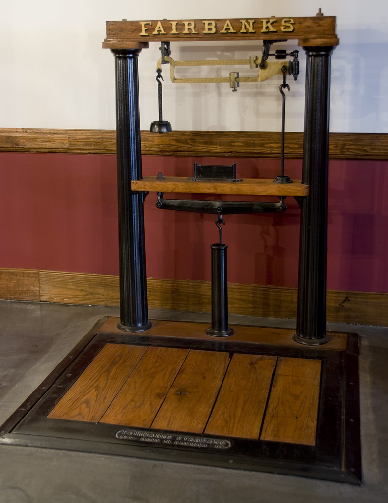 ANTIQUE FLOOR SCALES