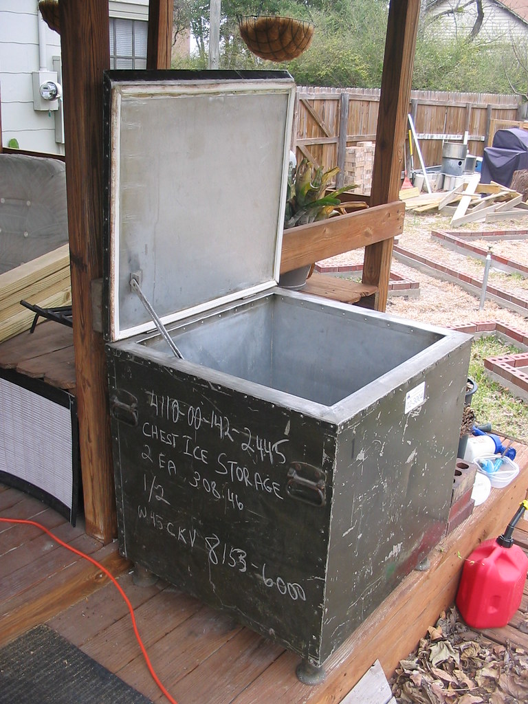 ICE CHEST ACCESSORIES ICE CHEST GLOCK 17 SPRING AIRSOFT GUN