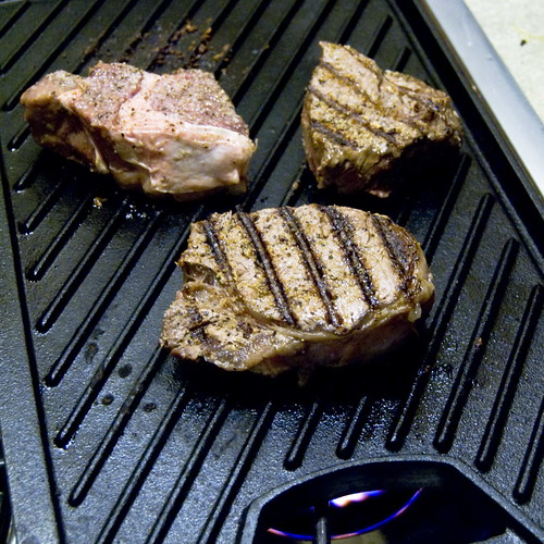 COOKING FILET MIGNON ON THE GRILL. COOKING FILET MIGNON CERAMIC POTS