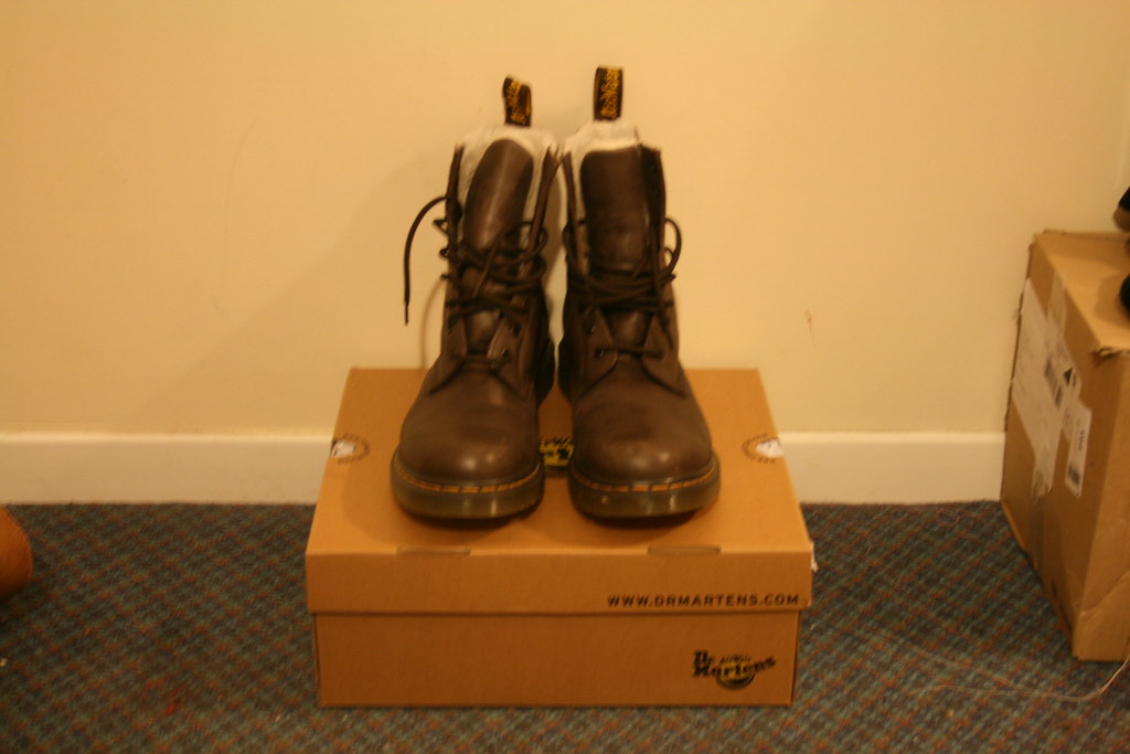 DR MARTENS CLOG. DR MARTENS ANKLE HIGH SLIPPERS