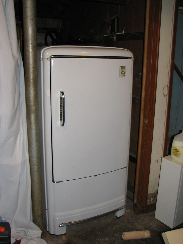 FRIGIDAIRE REFRIGERATOR USED. FRIGIDAIRE REFRIGERATOR ARCTIC AIR