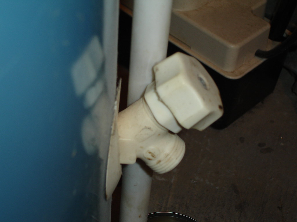 LEAKY WATER VALVE. WATER VALVE ANGLE GLOBE VALVE SUPPLIER