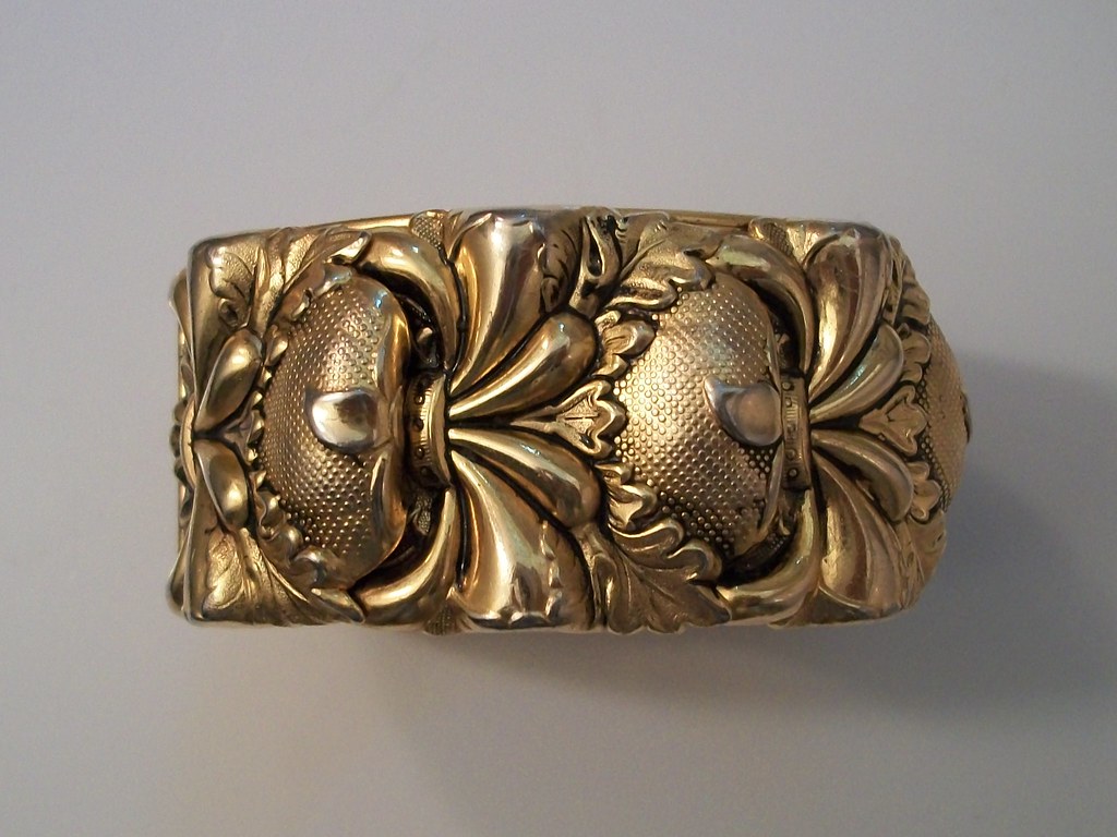 GOLD COSTUME JEWELRY COSTUME JEWELRY ACRYLIC JEWELRY DISPLAYS