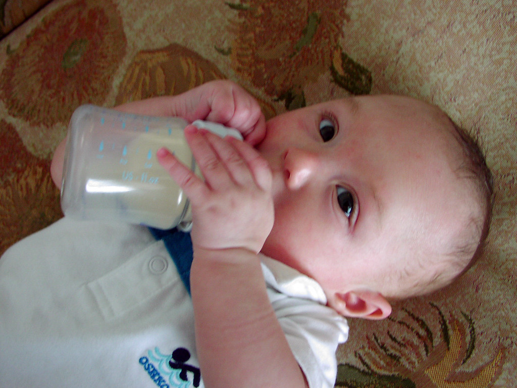 NEW BORN BABY BOTTLES. NEW BORN AUDIO BABY MONITOR