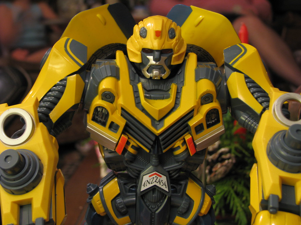 TRANSFORMER TOYS BUMBLE BEE. BUMBLE BEE 2009 TOP TOYS FOR CHRISTMAS
