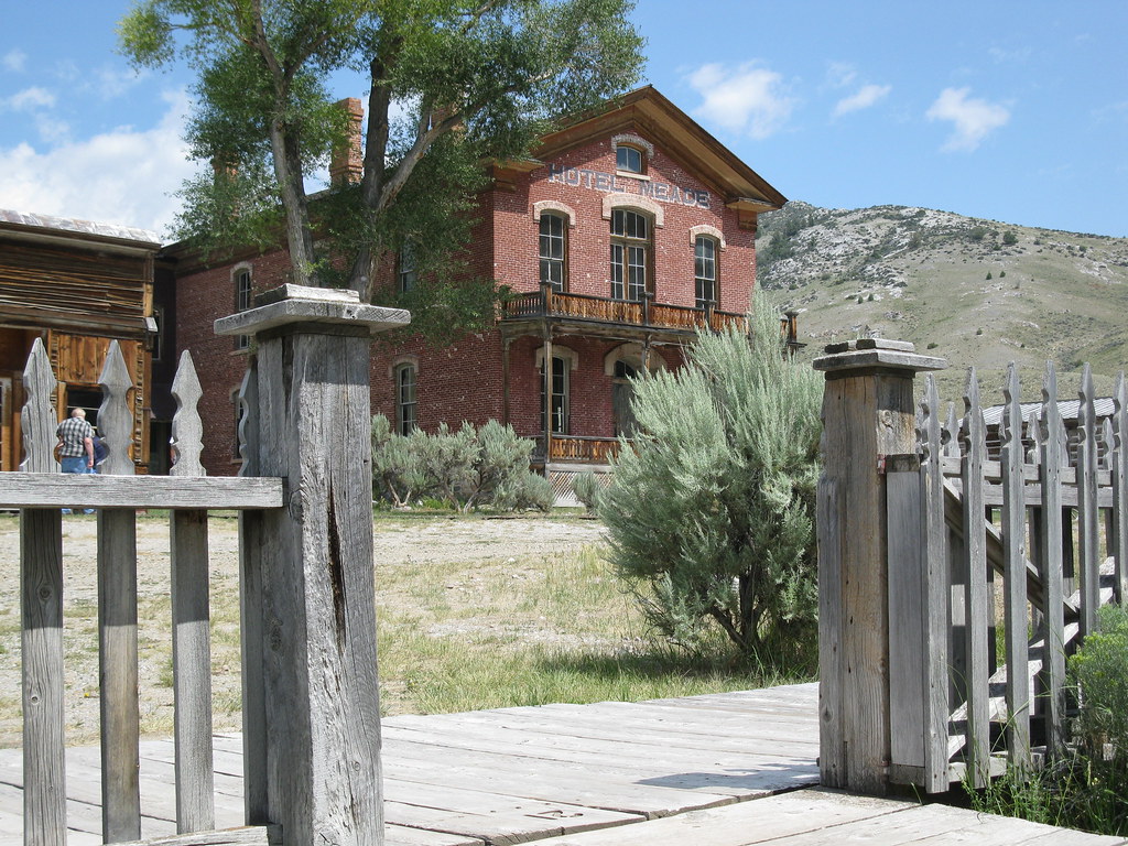 BIDDING HOTEL ROOMS. BIDDING HOTEL IN DUNEDIN