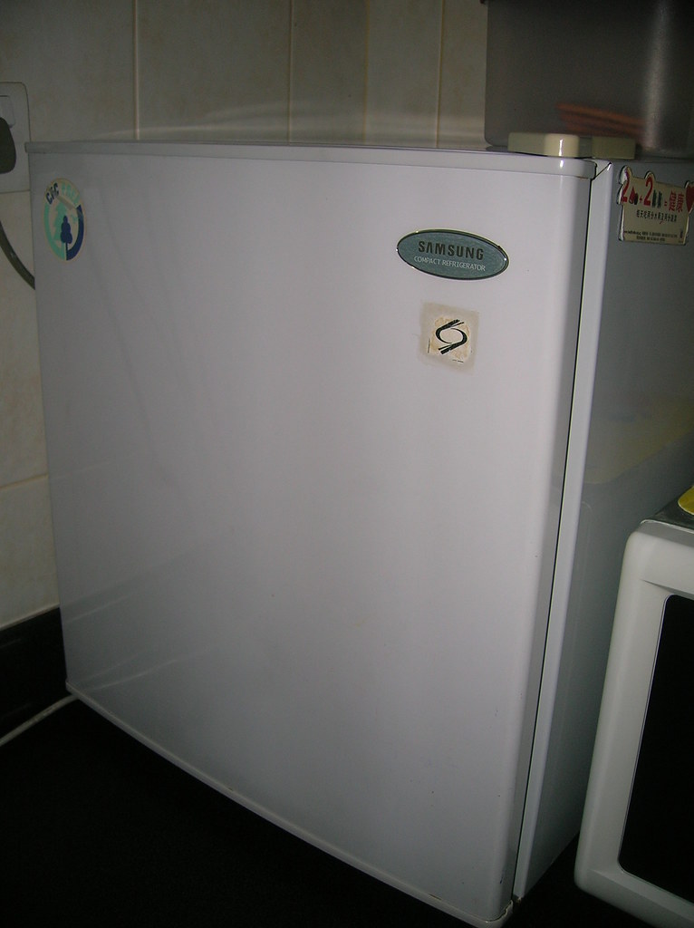 SAMSUNG COMPACT REFRIGERATOR COMPACT REFRIGERATOR 3 WAY CARAVAN